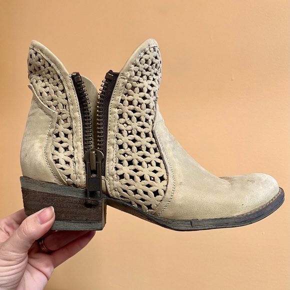 🌾Circle G by Corral Leather Cutout Tan Booties 7.5 - Picture 2 of 10